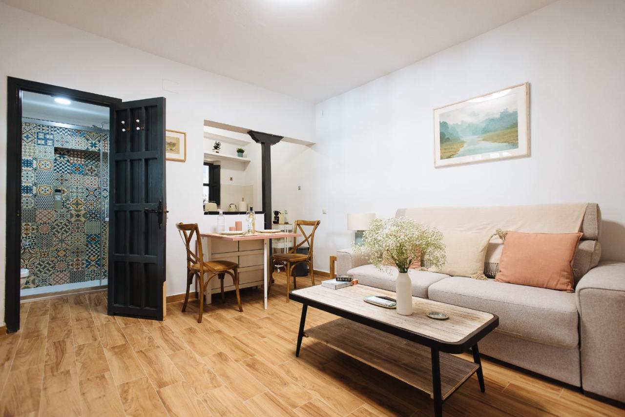 Aitana's Retreat With Charming Garden Appartement Séville